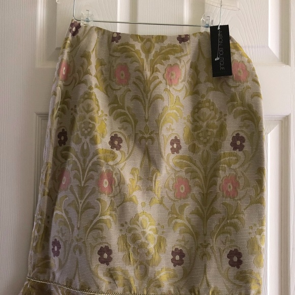 Stunning Floral Suit - Picture 4 of 4